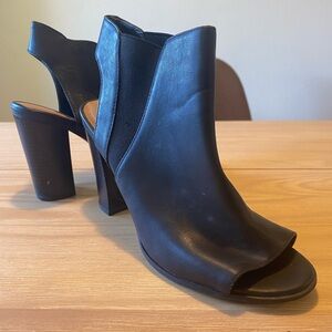 Black Size 7.5, call it spring heels